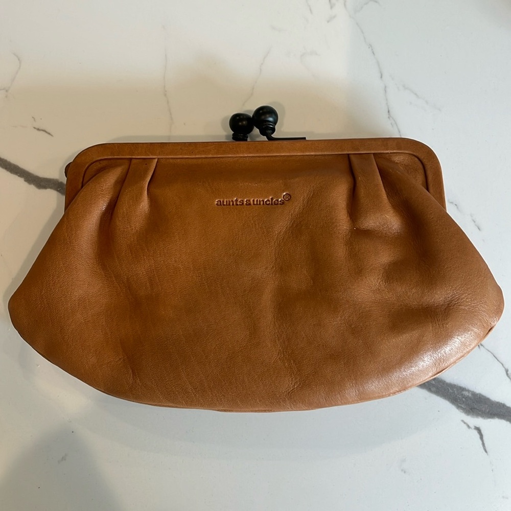 NWOT aunts & uncles Clip Wallet
